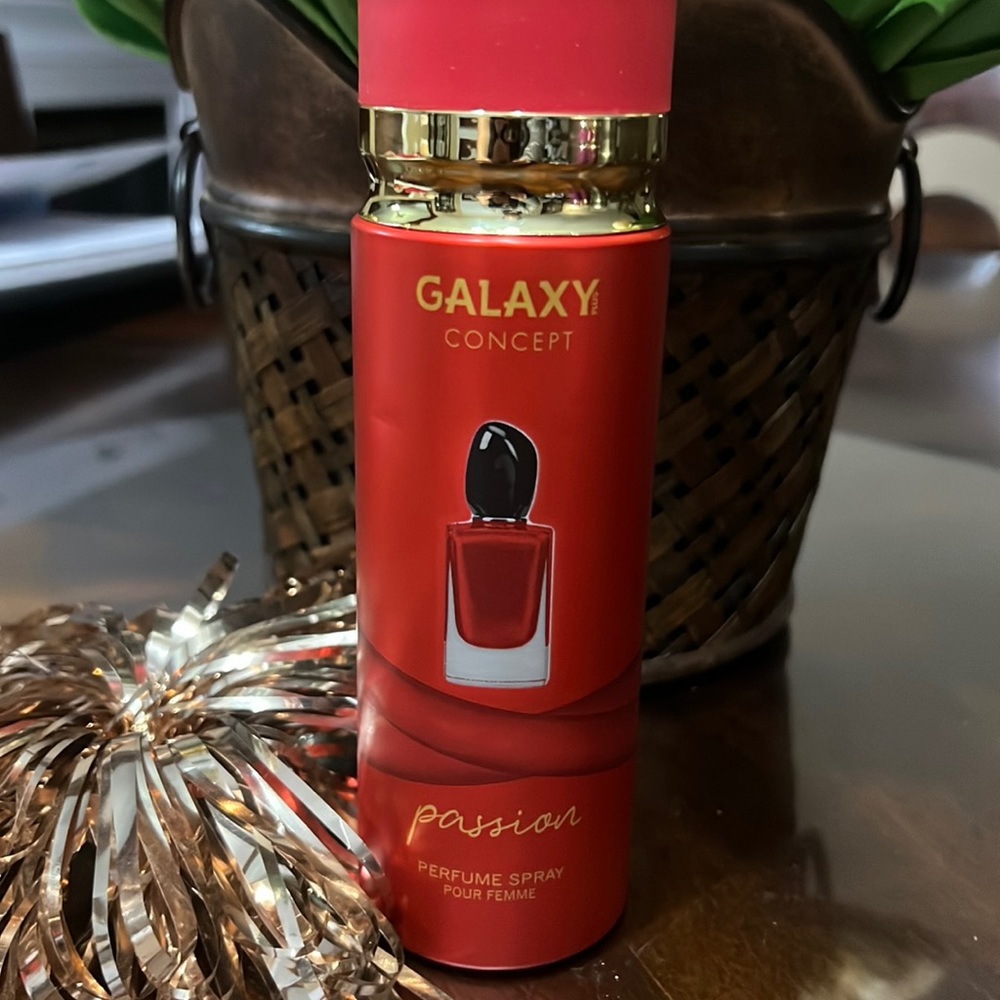 Si Passion body spray perfume
